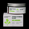 Ein Glas und eine Schachtel mit Scandinavian Biolabs Firm Hybrid Clay auf einem schwarzen Hintergrund.