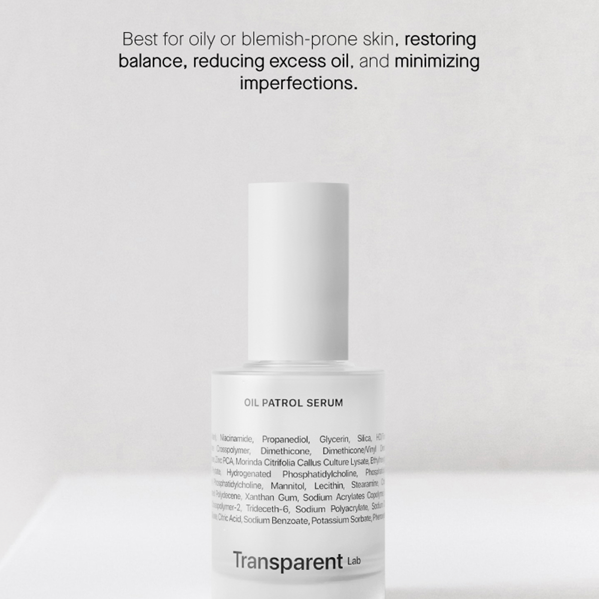 Minimalistisches Bild des Oil Patrol Serum von Transparent Lab mit beschreibendem Text darüber.