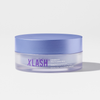 Ein rundes Töpfchen mit XLASH Longevity Multi-zone Gels mit einem violetten Deckel.