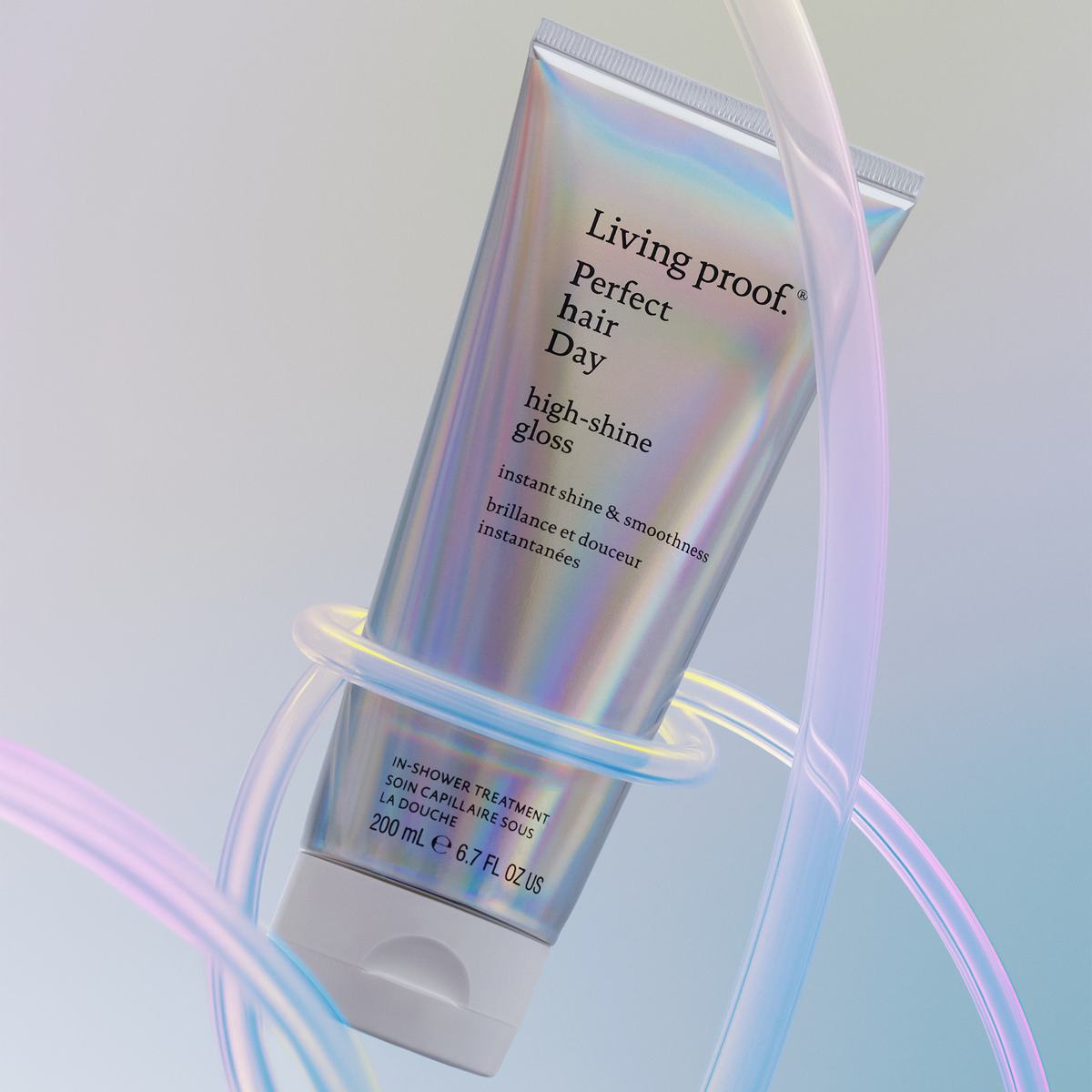 Eine holografische Tube Living Proof High-Shine Gloss wird zwischen pastellfarbenen Lichtröhren präsentiert.