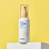 Eine Flasche Seven Layer Ceramide Serum mit Pumpe vor einem einfarbig gelben Hintergrund.