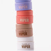Vier bunte Behälter mit der Aufschrift „Viper Delicious Lip Kit“ sind vertikal auf einem weißen Hintergrund gestapelt.