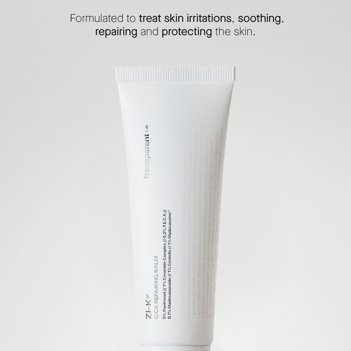 Weiße Tube Zi-K® Cica Repairing Balm von Transparent Lab mit dem Text darüber, dass es Reizungen behandelt, beruhigt, repariert und die Haut schützt.