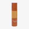 Eine halbtransparente und bronzene Flasche Yummy Skin Serum Foundation 13N mit warm-beigem Inhalt.