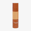 Eine halbtransparente und bronzene Flasche Yummy Skin Serum Foundation 9N mit warm-beigem Inhalt.