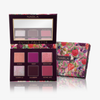 Offene NABLA Cutie Palette „Wild Berry“ mit sechs pink-lilanen Lidschatten und farbenfrohem Beeren-Design auf der Verpackung.