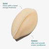 Abyssian Hello Volume Conditioner gegen Haarausfall: glatte, ovale, beigefarbene Seife mit Orangen-Duft und cremiger, balsamartiger Konsistenz.