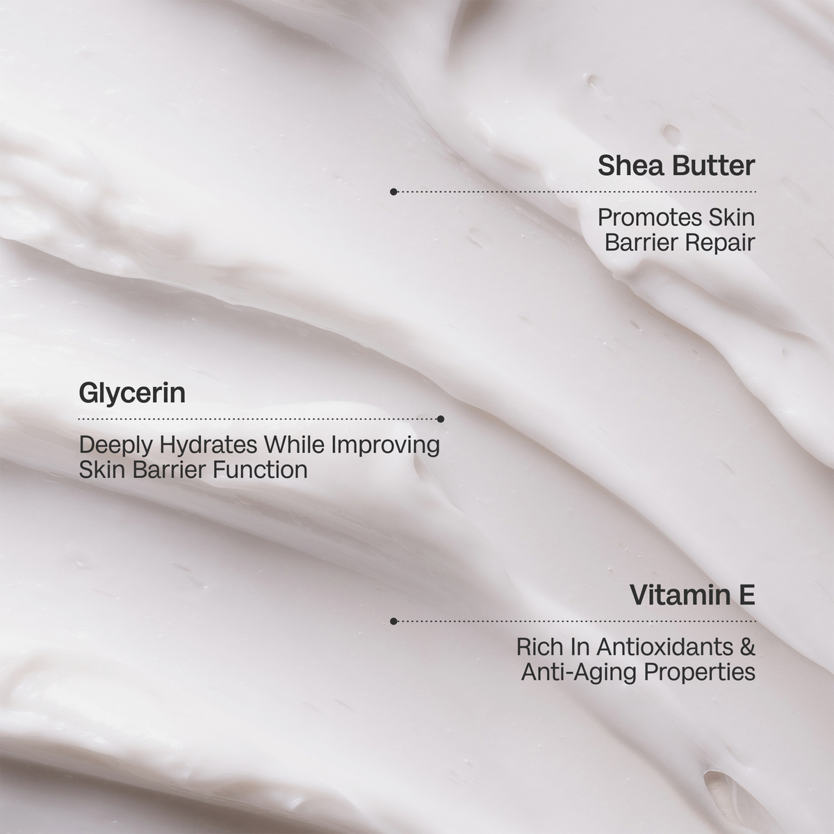 Nahaufnahme der weißen Creme Everyday Gradual Tan mit Etiketten, auf denen Sheabutter, Glycerin und Vitamin E hervorgehoben sind.