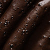 Nahaufnahme des dunkelbraunen Self Tanning Mousse Deep Violet.