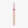 Das Catrice Cosmetics Colour Cushion Juicy Lip Oil ist ein roségoldener Lippenölstift mit einem kissenförmigen Applikator und einem rosa Akzent an der Spitze.