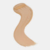 Cremiger Farbstreifen des Catrice Instant Bright Serum Concealers in der Farbe 039W (warmes Beige) auf heller Oberfläche.