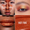 Vier Bilder zeigen Colorfix Liquid Metals Hot Fire (rot-bronze) auf Lippen, Augen, als Make-up-Look und als strukturiertes Pigment.