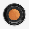 Draufsicht auf Danessa Myricks Beauty Evolution Powder in Deep Peach, isoliert auf einem weißen Hintergrund.