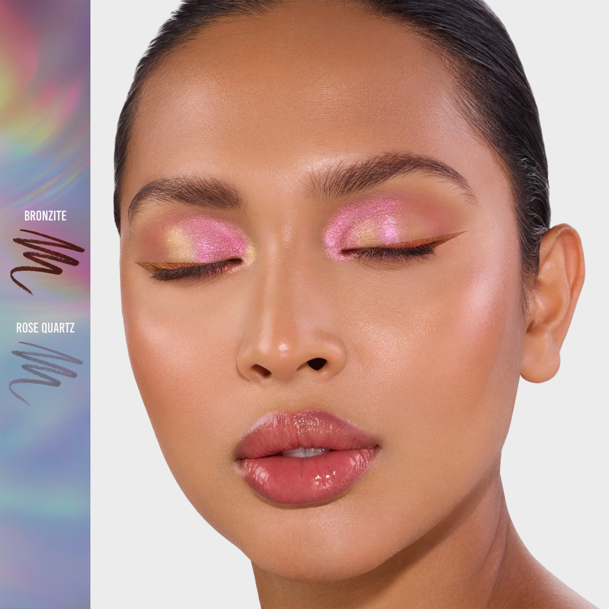 Frau mit rosa schimmerndem Lidschatten und glänzenden Lippen, Augen geschlossen; Danessa Myricks Beauty Infinite Chrome Pencil in Bronzite und Rose Quartz, links aufgetragen.