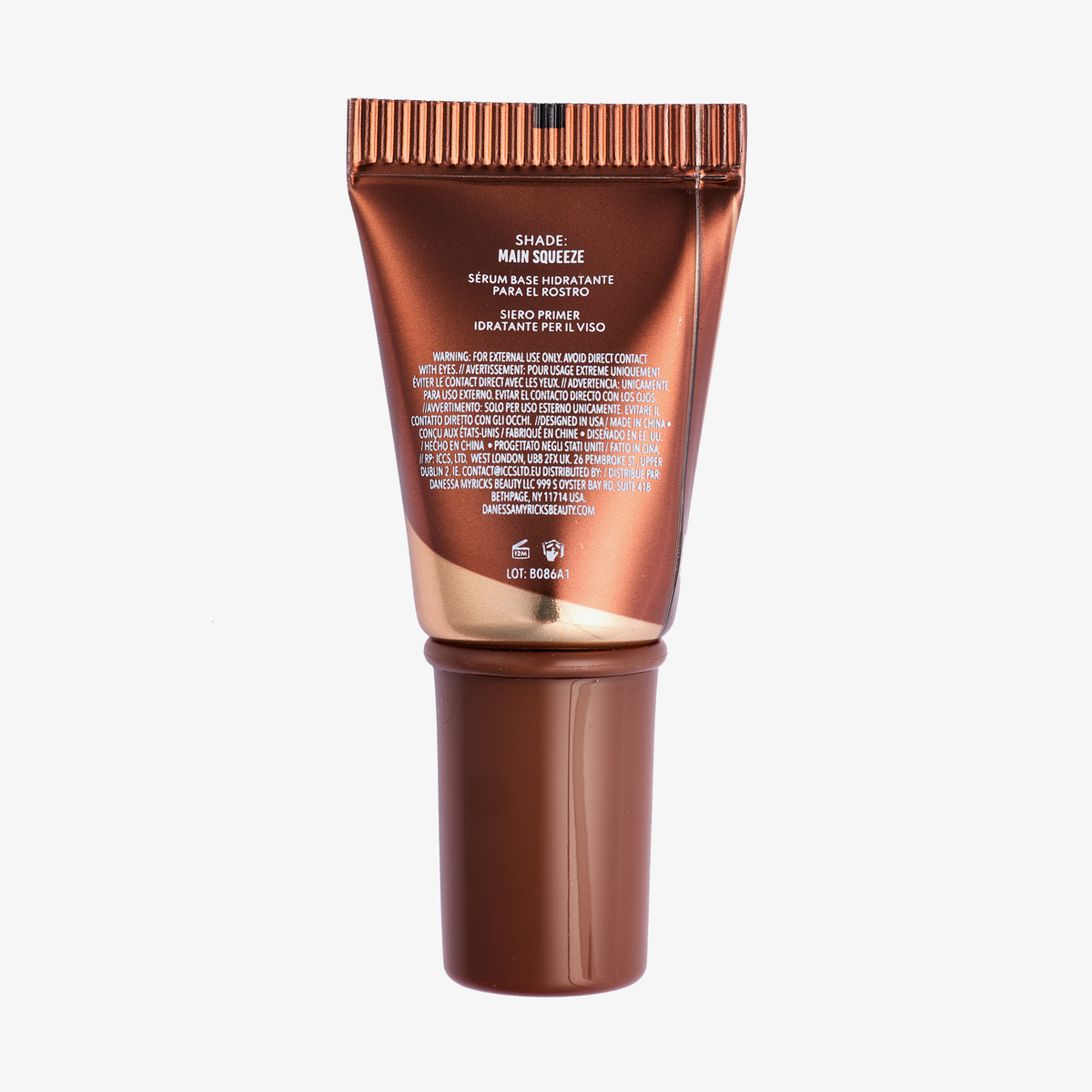 Bronzetube von Danessa Myricks Beauty Mini Yummy Skin Glow Serum in Main Squeeze auf weißem Hintergrund.