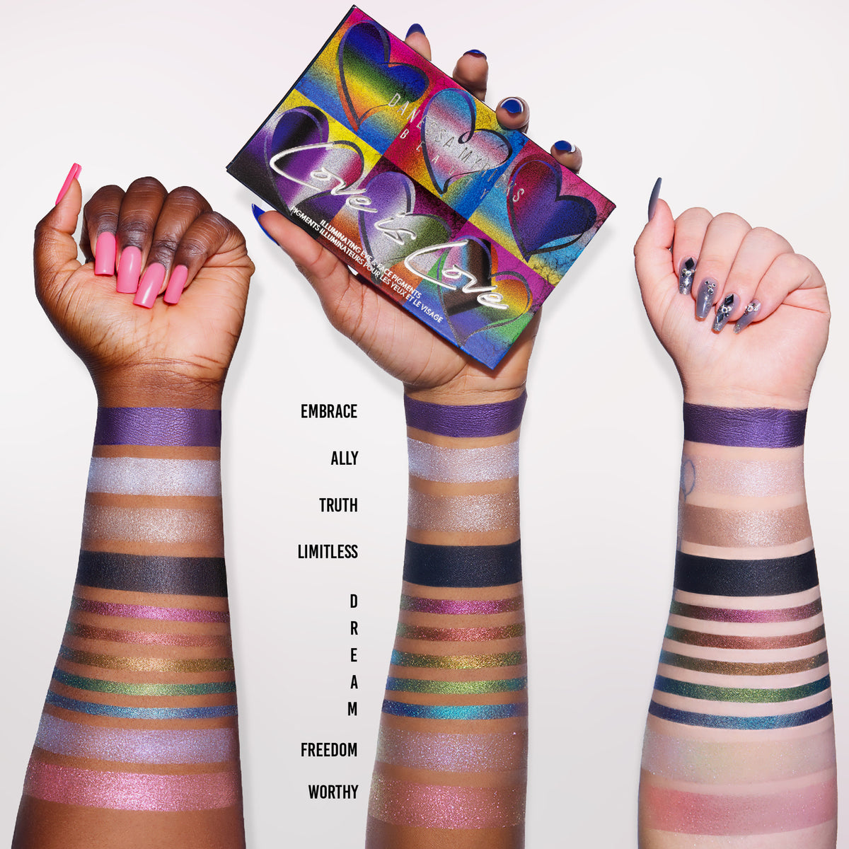 Drei Arme mit unterschiedlichen Hauttönen zeigen bunte Lidschattenmuster aus der Love is Love-Palette, beschriftet mit deren Namen.