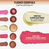 Danessa Myricks Beauty „Yummy Skin Flushed Essentials“ Rouge- und Lippen-Set: 4 Döschen, 3 Farbtöne für Gesicht, Wangen und Lippen; detaillierte Auflistung des Set-Inhalts.