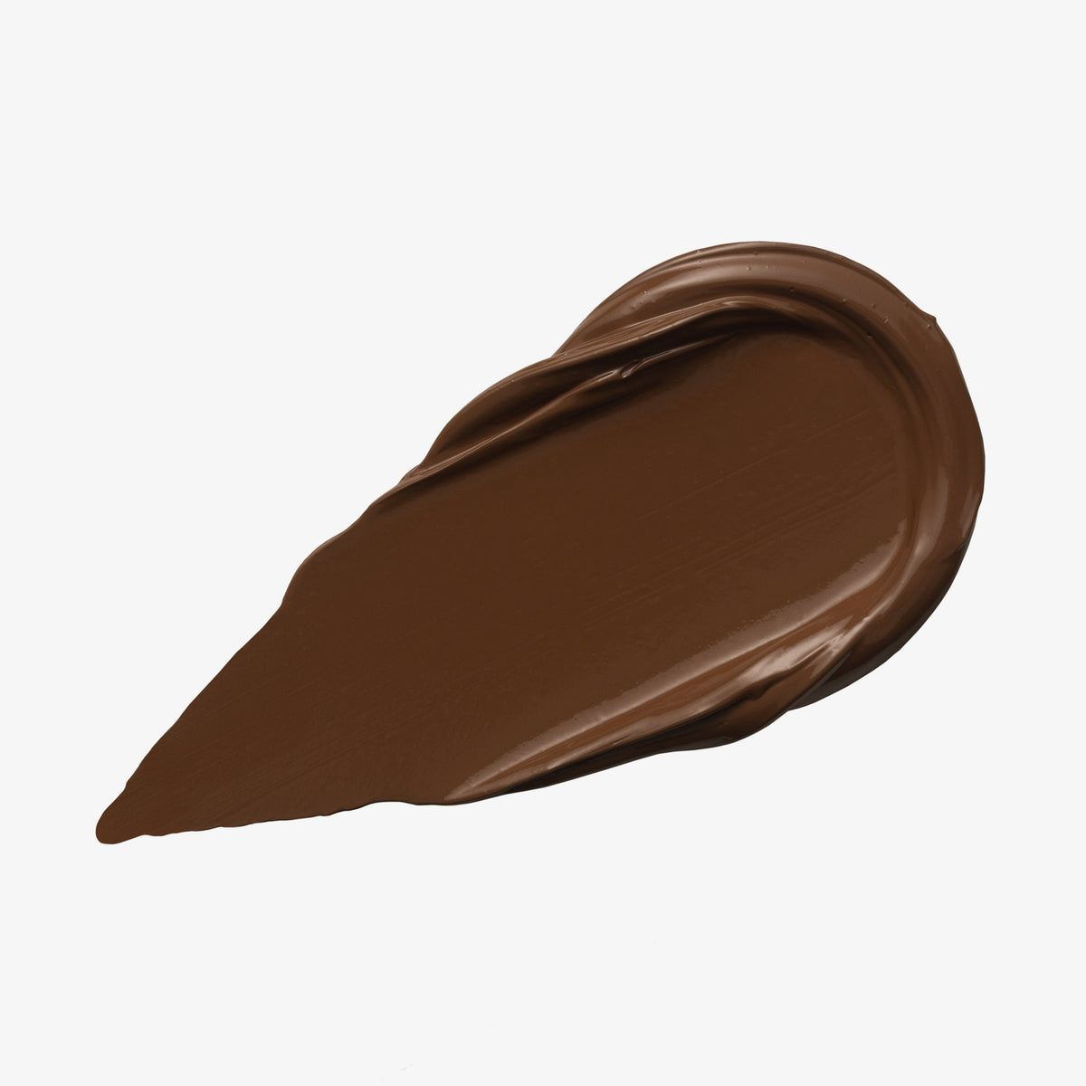 Ein tiefbrauner Farbstreifen Yummy Skin Lift & Flex Concealer 16 auf weißem Hintergrund.