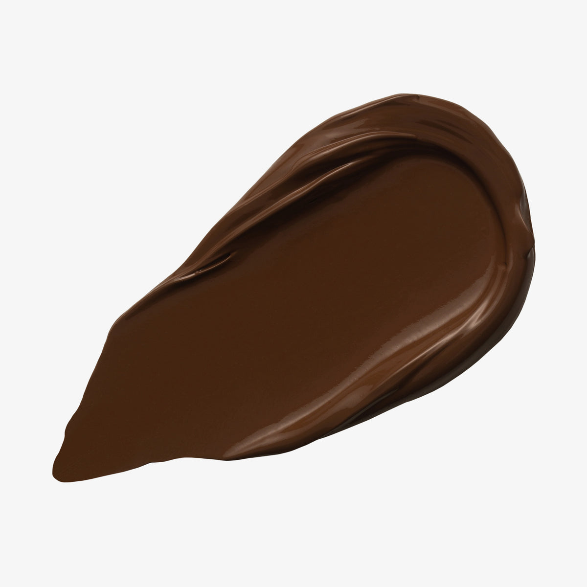 Ein tiefbrauner Farbstreifen Yummy Skin Lift & Flex Concealer 17 auf weißem Hintergrund.