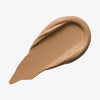 Ein beiger Farbstreifen Yummy Skin Lift & Flex Concealer 6 auf weißem Hintergrund.