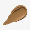 Ein dunkelbeiger Farbstreifen Yummy Skin Lift & Flex Concealer 8 auf weißem Hintergrund.