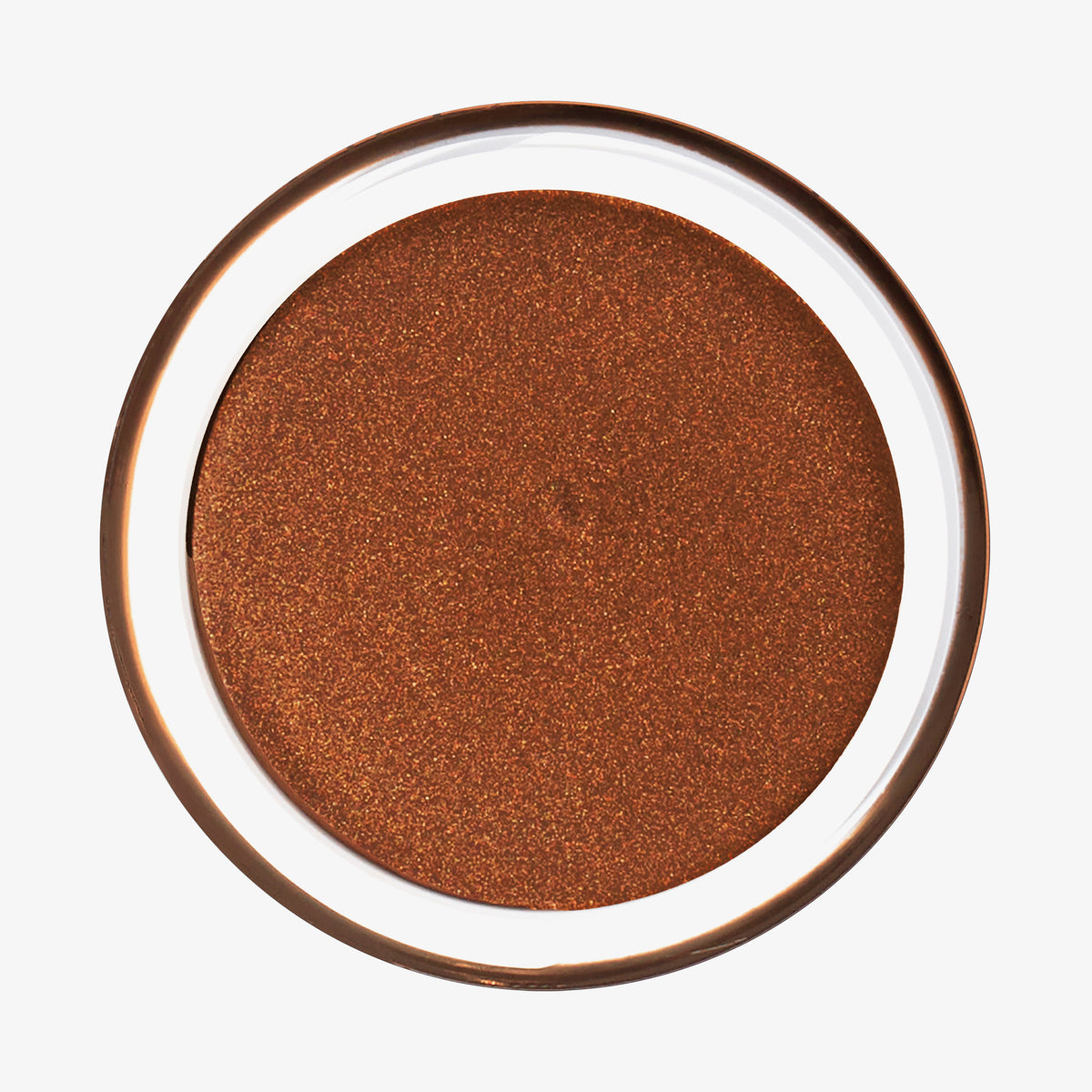 Runde geöffnete Dose Yummy Skin Blurring Balm Powder Lowlighter Off The Grid in tiefem Bronzeton auf weißem Hintergrund.