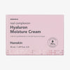 Rosafarbene Schachtel Real Complexion Hyaluron Moisture Cream mit grauem Text auf weißem Hintergrund.
