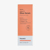 Orange-weiße Schachtel mit Vitamin C Glow Serum vor weißem Hintergrund.