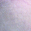 Nahaufnahme der Textur des des Opal Multichrome Loose Eyeshadow Nightfall; ein opal-lila schimmerndes Pigment.