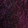 Nahaufnahme der Textur des Original Multichrome Loose Eyeshadow Lights Out; ein lila-pink schimmerndes Pigment.