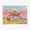 Lethal Cosmetics „Adventure Time Candy Kingdom“-Palette mit lebhaftem Cartoon-Landschaftsmotiv.