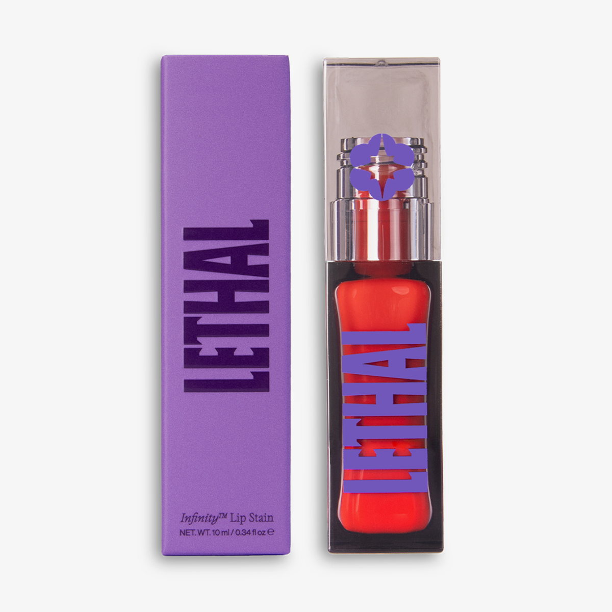 Ein leuchtend roter Infinity Lip Stain von Lethal Cosmetics in einer durchsichtigen Tube mit lilafarbenem "LETHAL"-Schriftzug, abgebildet neben der passenden lilafarbenen Schachtel.