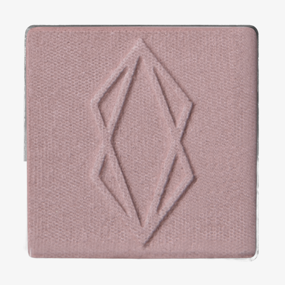 Quadratisches Pfännchen des MAGNETIC™ Pressed Powder Shadow "Calcination" von Lethal Cosmetics in mattem hellbeige mit geometrischer Rautenprägung.