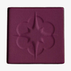 Quadratisches Pfännchen des MAGNETIC™ Pressed Powder Shadow "Unity" von Lethal Cosmetics in mattem Pflaumenrot mit floraler Prägung in der Mitte.