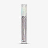 Transparente Tube PIXELED™ Lip Gloss Frame von Lethal Cosmetics mit silber glitzerndem Inhalt vor weißem Hintergrund.
