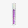 Transparente Tube PIXELED™ Lip Gloss Sprite von Lethal Cosmetics mit lila glitzerndem Inhalt vor weißem Hintergrund.