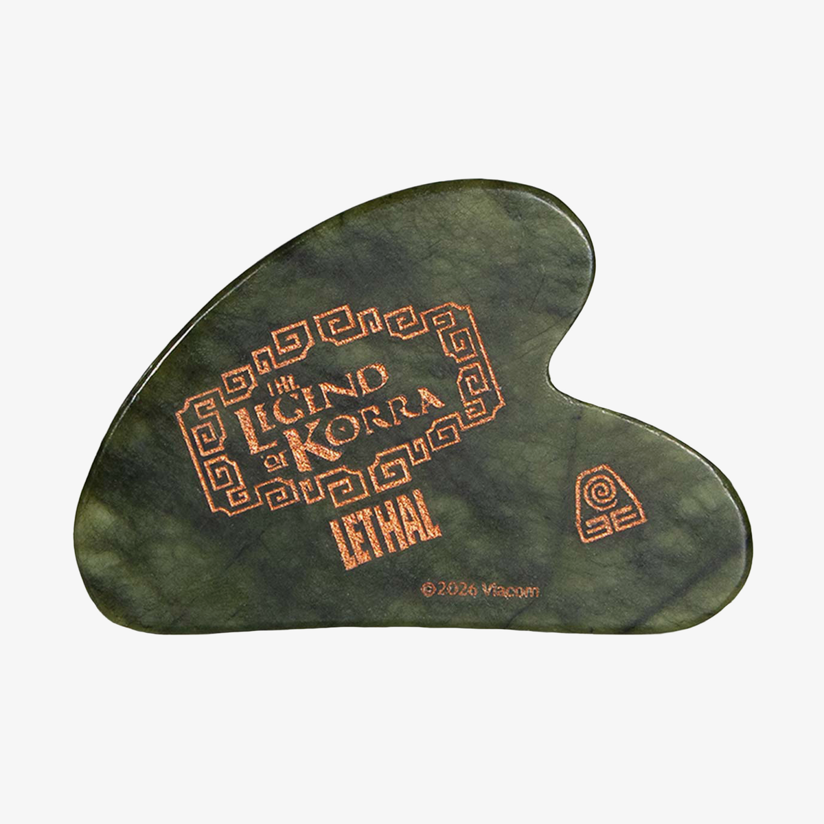 Grüner Gua-Sha-Stein von Lethal Cosmetics, mit einer Gravur zu „Die Legende von Korra – Bolin Grounding Gua Sha“.