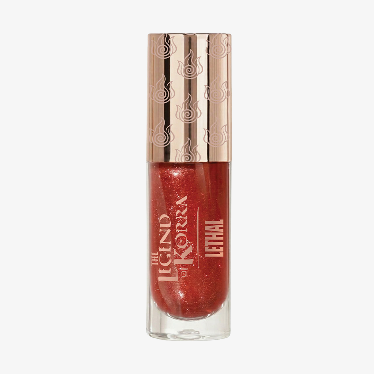 Ein rot schimmerndes Lippenpflegeöl von Lethal Cosmetics, „The Legend of Korra – Embered“, in einem durchsichtigen Fläschchen mit goldenem Verschluss.