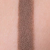 Mattes grau-braunes Muster des Crayon Greige von LH Cosmetics auf heller Haut.