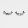 Ein Paar "The Lash" künstliche Wimpern im Stil "Bestie" von LH Cosmetics mit natürlichem Schwung und feinen, locker angeordneten Härchen.