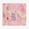 Lumene GARDEN OF RADIANCE SET 2026: Fixierspray, Highlighter, blumiger Hintergrund, Schmetterlingsakzente.