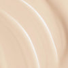 Nahaufnahme der hellbeigen cremigen Textur der Lumene Invisible Illumination Serum in Foundation SPF30 in der Farbe 0.