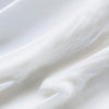 Nahaufnahme der weißem Creme-Textur der Lumene NORDIC SENSITIVE [HERKKÄ] Rich Day Cream.
