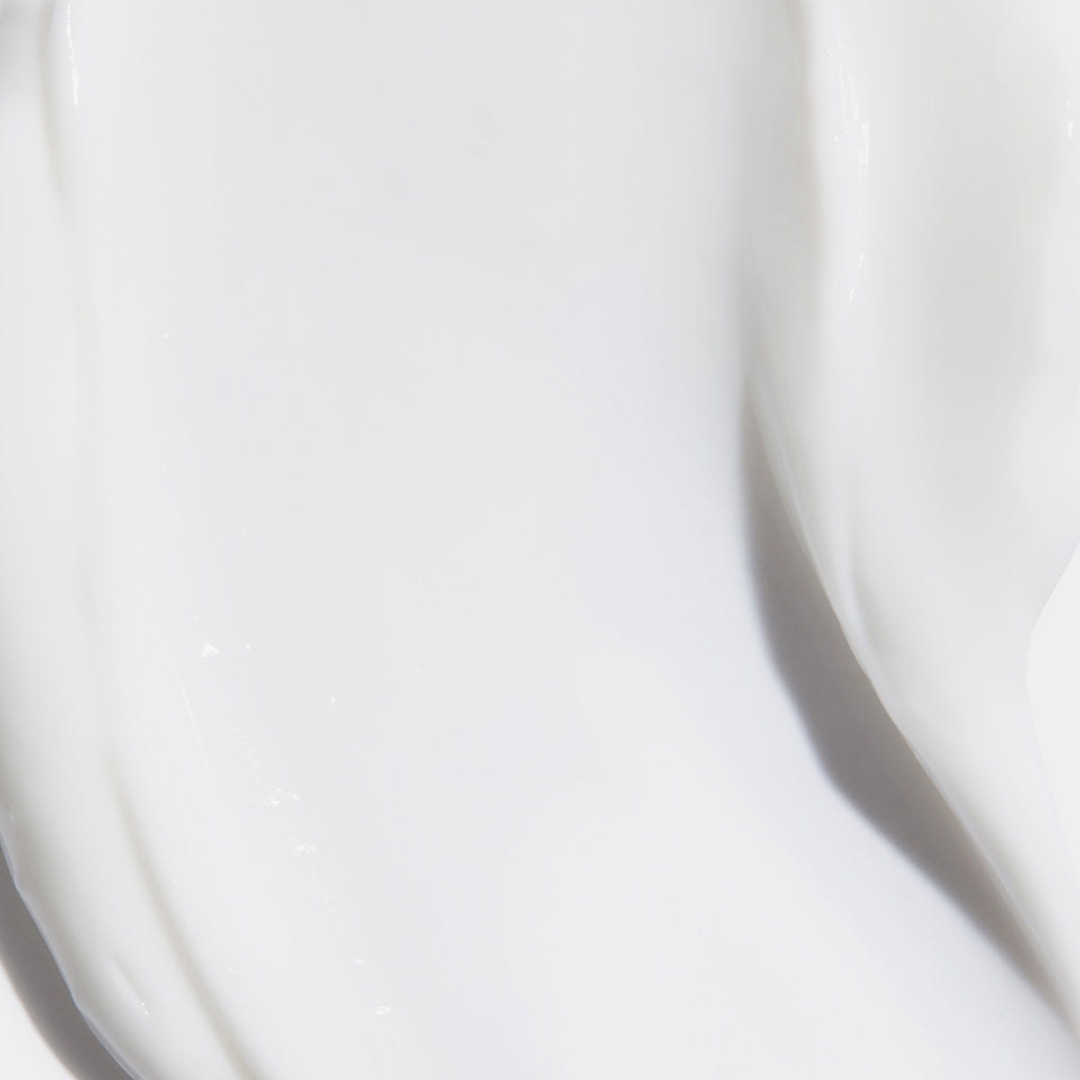Nahaufnahme von Lumene Nordic Hydra [LÄHDE] Intense Hydration Moisturizer, einer glatten, cremigen, weißen Formel.