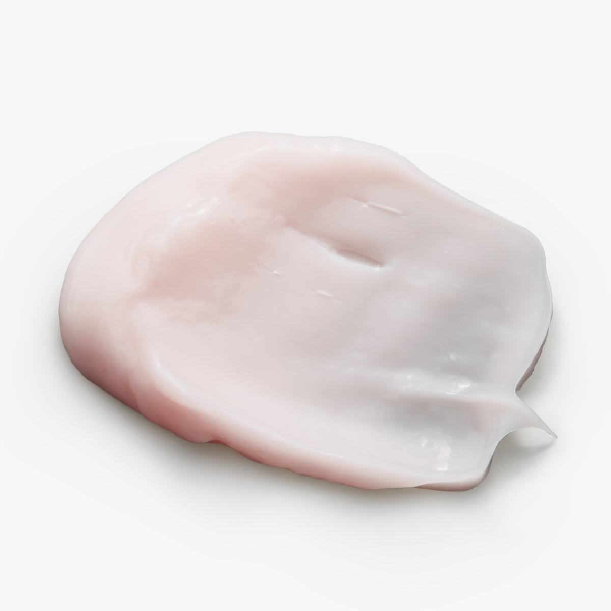 Ein Klecks maria nila Pure Volume Conditioner, eine blassrosa Creme, ist auf einem weißen Hintergrund abgebildet.