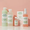 Mario Badescu Hautpflege-Set mit fünf Produkten, darunter Cleanser, Toner, Lotion, Spray und Patches – präsentiert vor rosa Hintergrund.