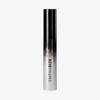 Die schwarz-silberne Tube der Emphasize Mascara von Mesauda Beauty ist mit einem Farbverlauf und einem gesprenkelten Design versehen und mit dem Produktnamen beschriftet.