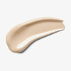 Ein glatter Fleck Skin Realist Tinted Balm in der Farbe 1.5 Light auf weißem Hintergrund.