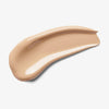 Ein glatter Fleck Skin Realist Tinted Balm in der Farbe 2.5 Medium auf weißem Hintergrund.