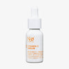 Eine weiße Tropfflasche mit der Aufschrift "enjoy tøday Vitamin C Serum" von Nø Cosmetics mit orangefarbener Schrift und weißer Kappe.